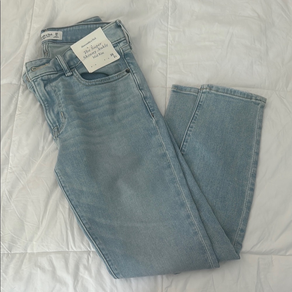 NWT Abercrombie & Fitch Women's Super Skinny Ankle Mid Rise Jeans